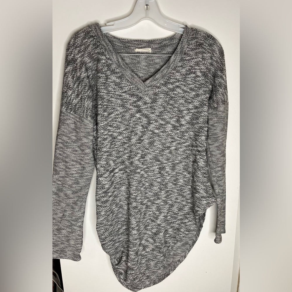 Hummingbird by Anthropologie lightweight asymmetrical marled gray sweater, Small